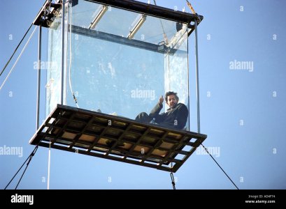 david-blaine-above-the-below-internationally-renowned-magician-encases-AD4F74.jpg