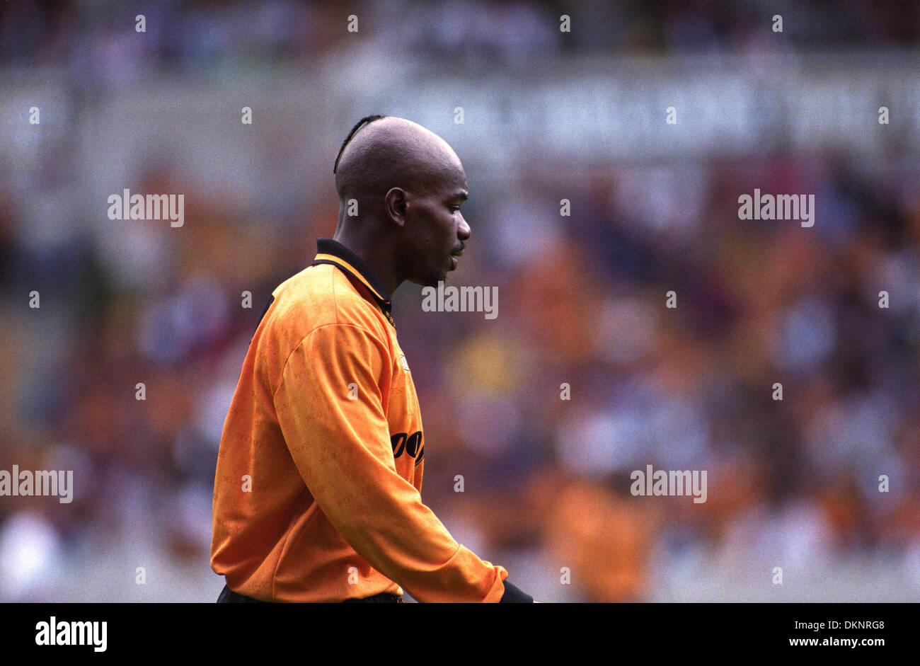 tony-daley-footballer-with-new-hairstyle-1995-DKNRG8.jpg