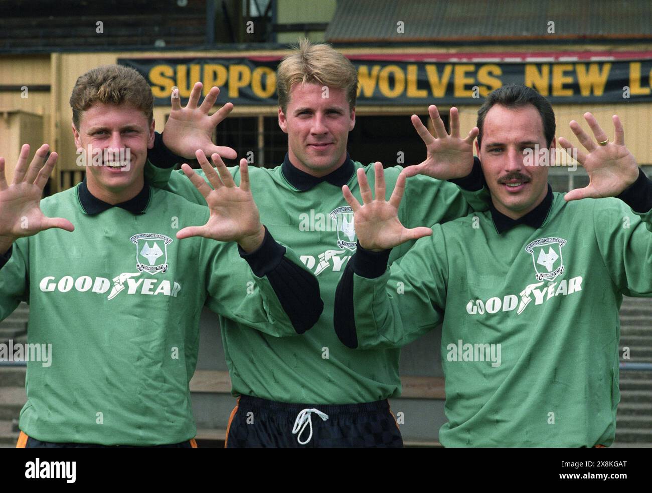 wolverhampton-wanderers-goal-keepers-ltor-vince-bartram-mike-stowell-and-tony-lange-8890-2X8KGAT.jpg